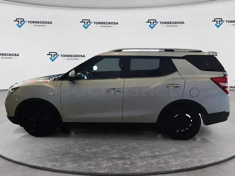 Usado SsangYong XLV 128 CV (94 kW) 2018 Gris / plata SUV