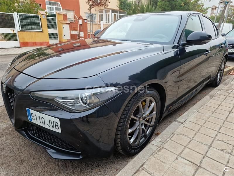 Negro Usado 2016 Alfa Romeo Giulia Super Berlina | 13.000 € (Precio justo) - Imagen 1/4