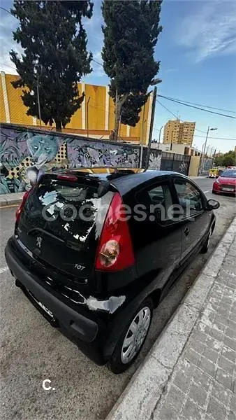 Usado Peugeot 107 68 CV (50 kW) 2006 Negro Utilitario