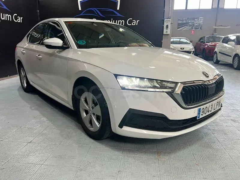 Usado Skoda Octavia Ambition 150 CV (110 kW) 2021 Blanco Berlina