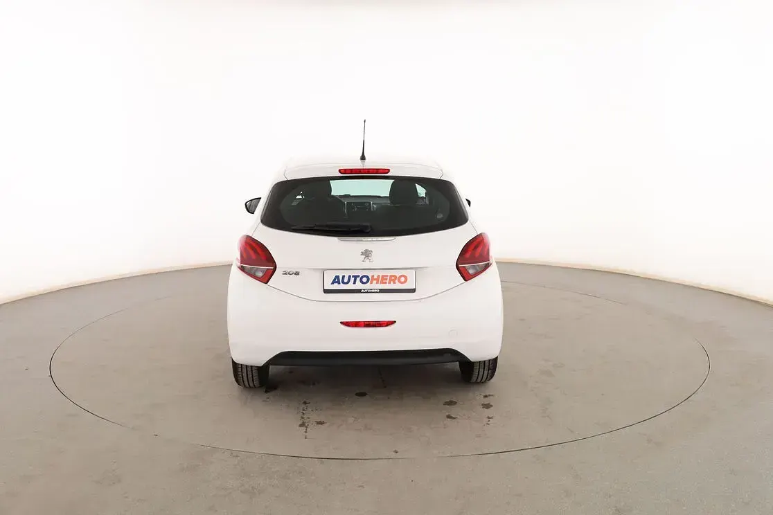 Usado Peugeot 208 Active 82 CV (60 kW) 2019 Blanco Utilitario