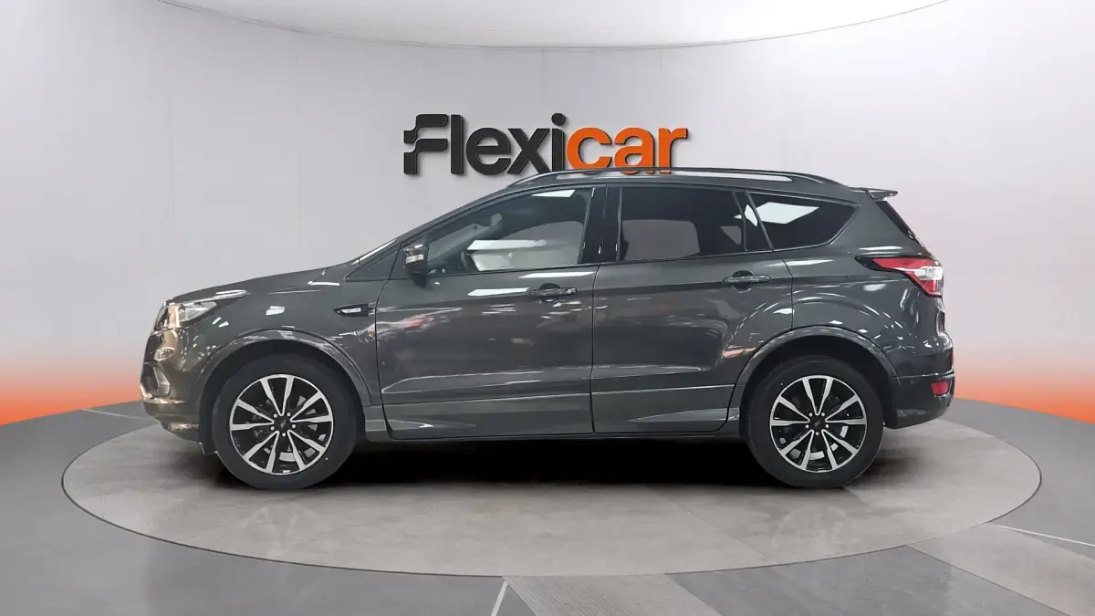 Usado Ford Kuga ST-Line 150 CV (110 kW) 2018 Gris SUV