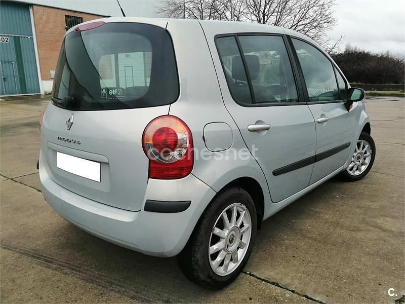 Usado Renault Modus Dynamique 98 CV (72 kW) 2005 Gris / plata Monovolumen