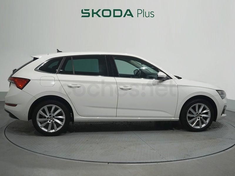 Usado Skoda Scala Ambition 150 CV (110 kW) 2022 Blanco Utilitario