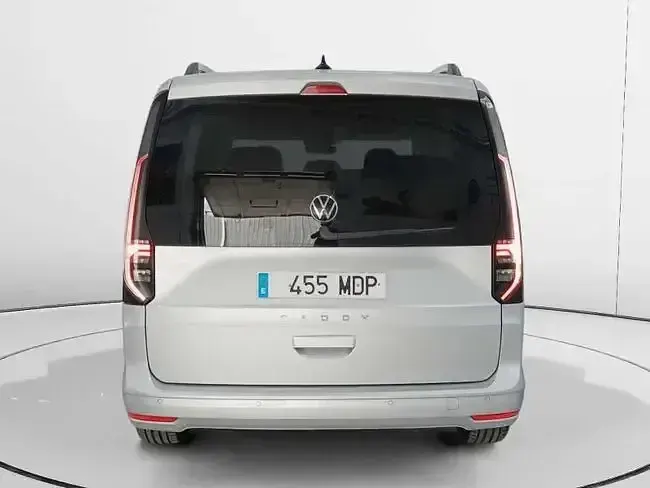 Usado VW Caddy Maxi Life 114 CV (83 kW) 2023 Gris Monovolumen