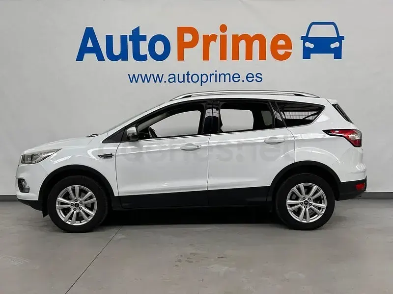 Usado Ford Kuga Trend 150 CV (110 kW) 2018 Blanco SUV