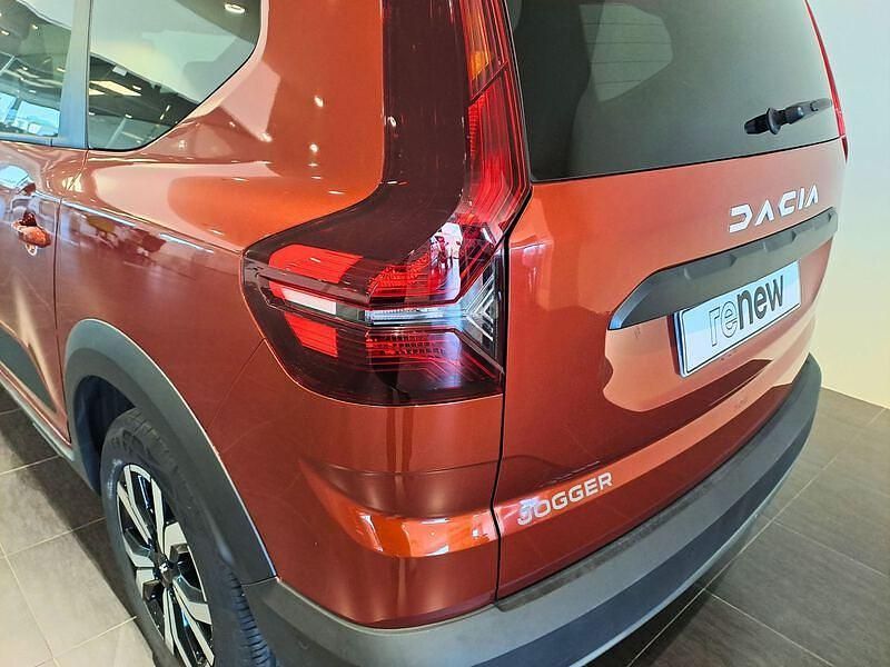 Usado Dacia Jogger Expression 110 CV (80 kW) 2024 Naranja Monovolumen