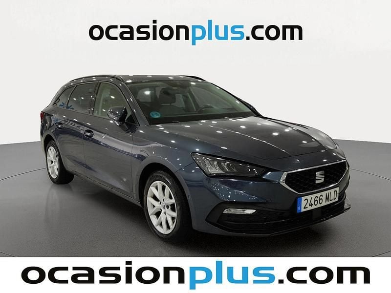 Usado Seat Leon Style 130 CV (95 kW) 2023 Gris Familiar