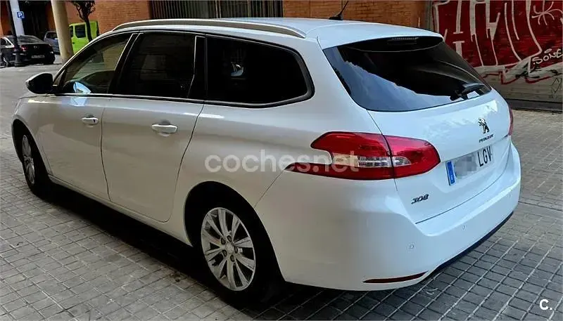Usado Peugeot 308 SW Style 100 CV (73 kW) 2020 Blanco Familiar