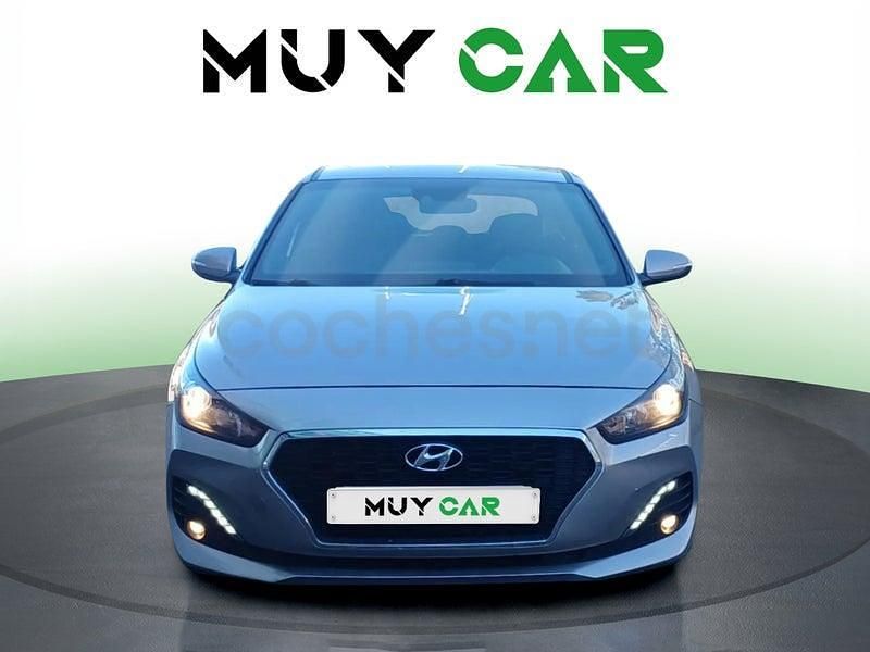 Usado Hyundai i30 120 HP (88 kW) 2019 Branco Sedan