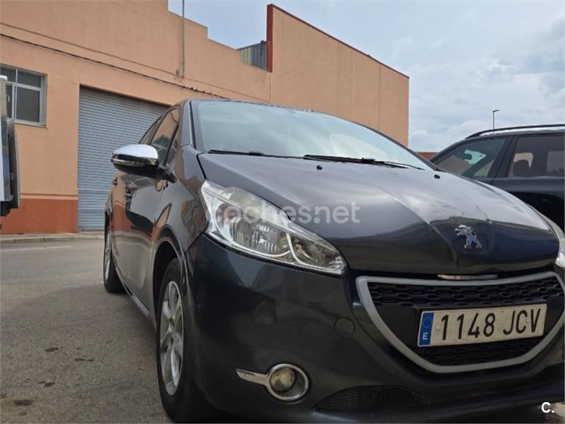Gris / plata Usado 2015 Peugeot 208 Style Utilitario | 5745 € (Precio justo) - Imagen 1/4