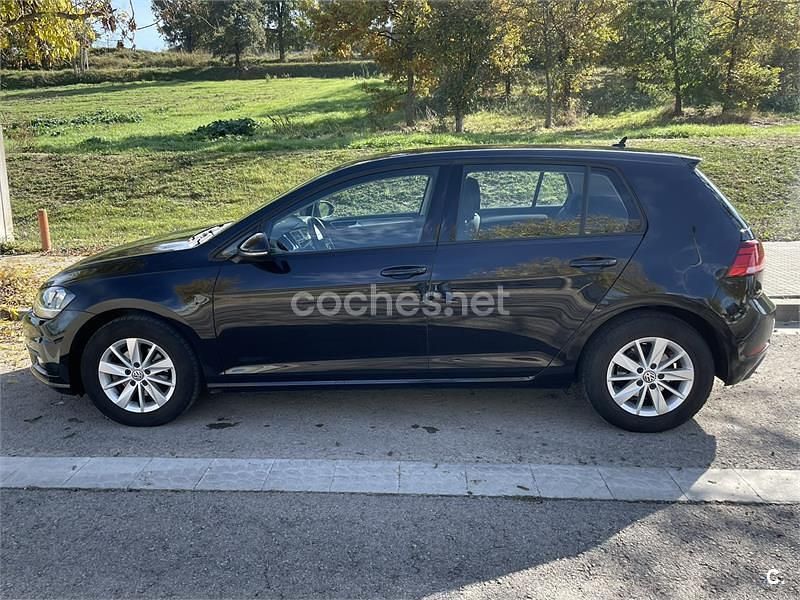 Usado VW Golf VII 115 CV (84 kW) 2020 Negro Berlina