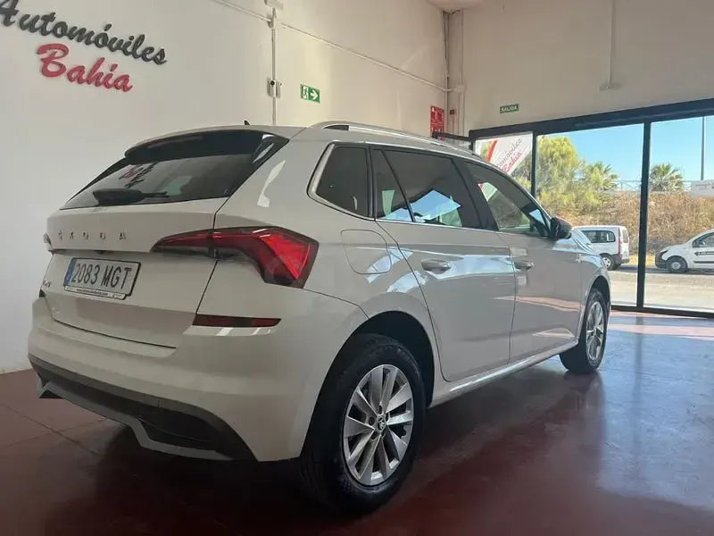 Usado Skoda Kamiq Ambition 110 CV (80 kW) 2023 Blanco SUV