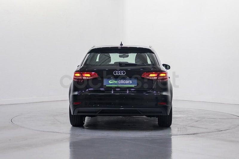 Usado Audi A3 Design 131 CV (96 kW) 2019 Negro Berlina