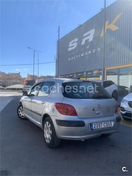 Usado Peugeot 307 90 CV (66 kW) 2004 Gris / plata Berlina