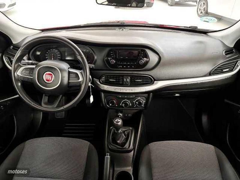 Usado Fiat Tipo Pop 95 CV (69 kW) 2019 Rojo Familiar