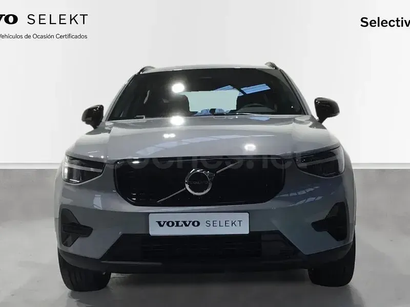 Nuevo Volvo XC40 Plus 163 CV (119 kW) 2026 Gris / plata SUV