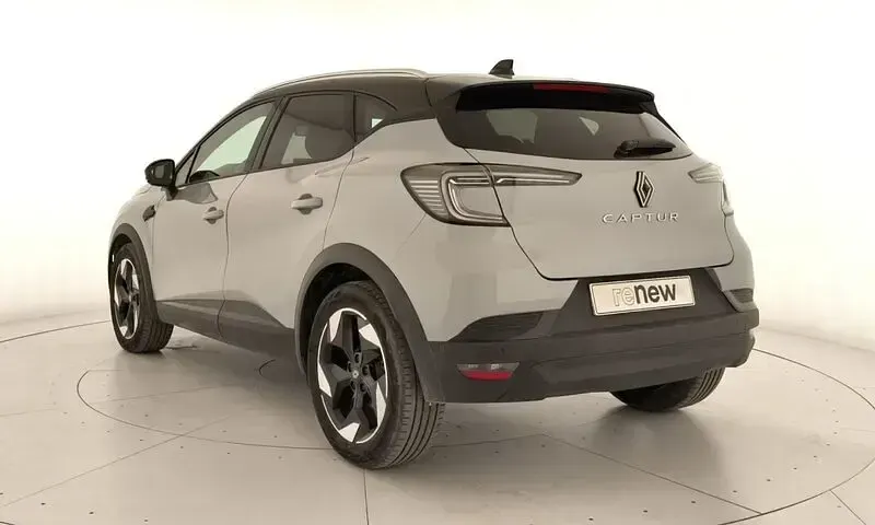 Usado Renault Captur Techno 100 CV (73 kW) 2025 Gris SUV