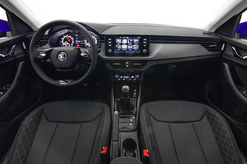 Usado Skoda Scala Ambition 110 CV (80 kW) 2023 Azul energy Utilitario