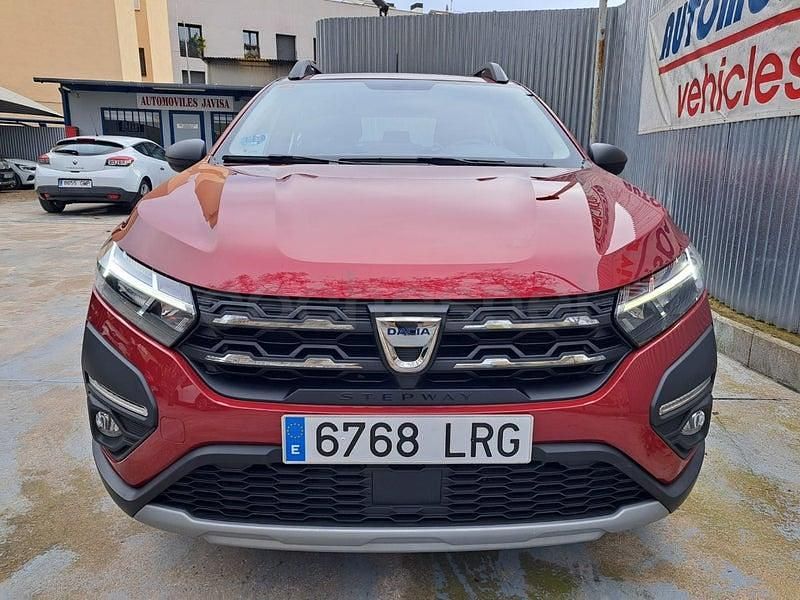 Usado Dacia Sandero Essentiel 91 CV (66 kW) 2021 Granate Berlina