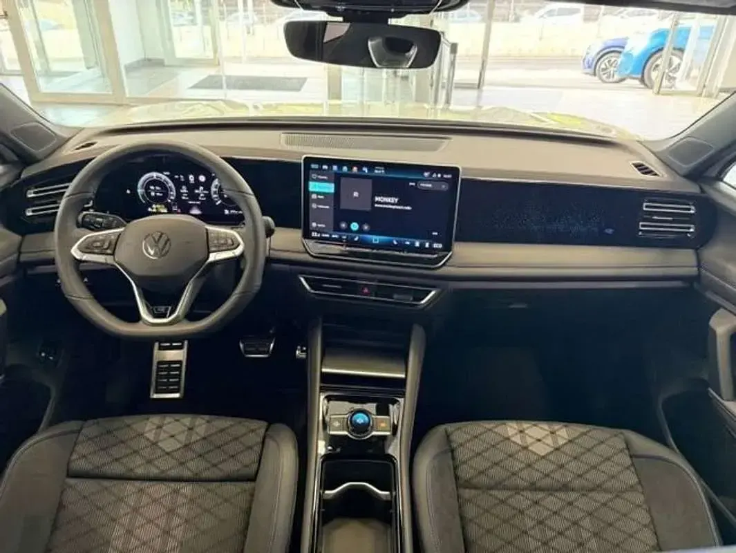Usado VW Tiguan R-line 204 CV (150 kW) 2025 Blanco SUV
