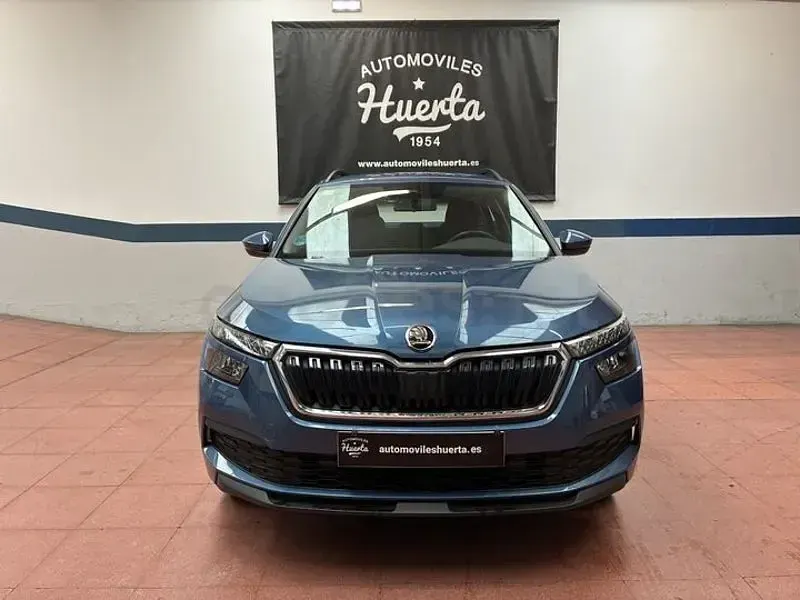 Usado Skoda Kamiq Active 95 CV (69 kW) 2022 Azul SUV