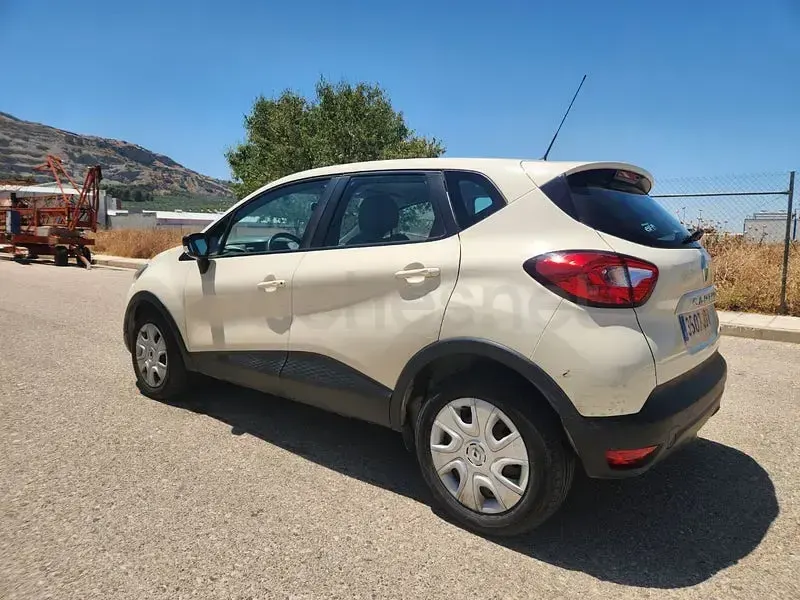 Usado Renault Captur Intens 90 CV (66 kW) 2016 Beige SUV