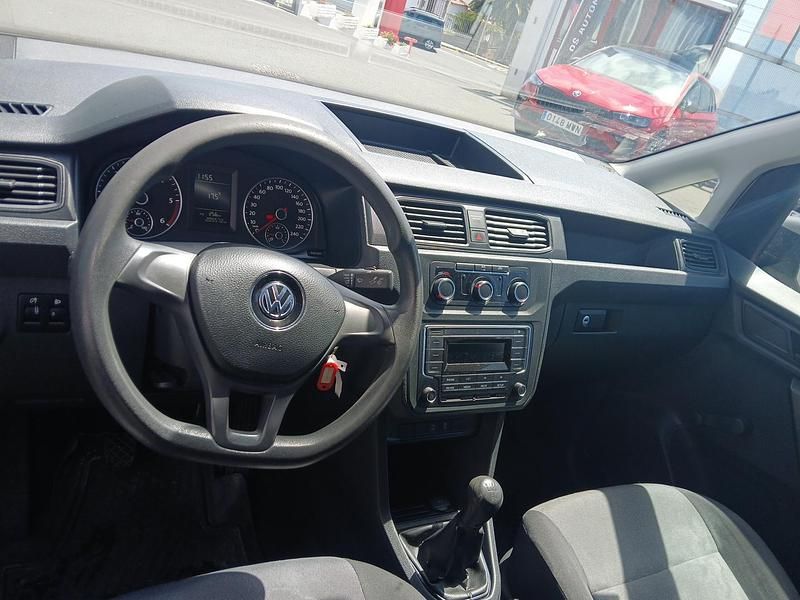 Usado VW Caddy Maxi Pro 102 CV (75 kW) 2020 Blanco candy Monovolumen