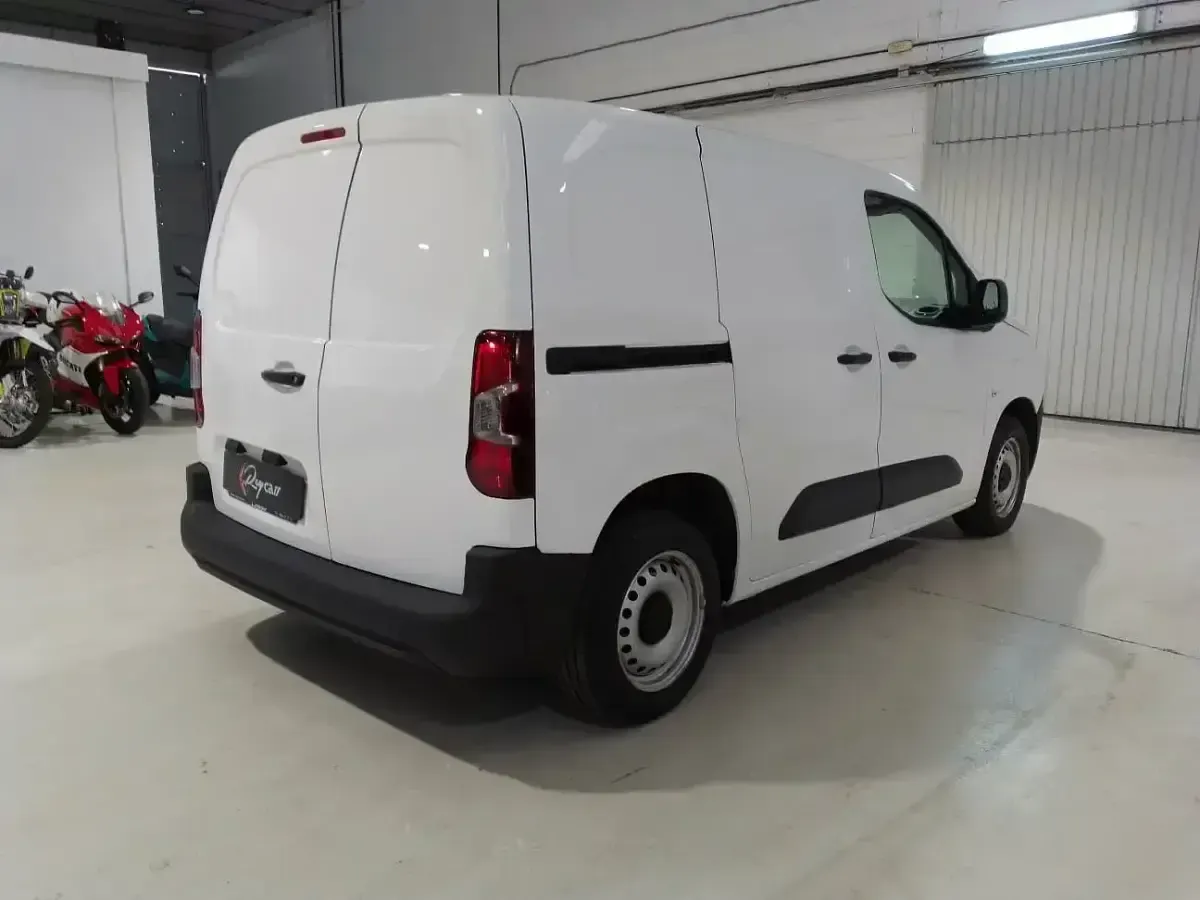 Usado Citroën Berlingo 75 CV (55 kW) 2019 Blanco Monovolumen