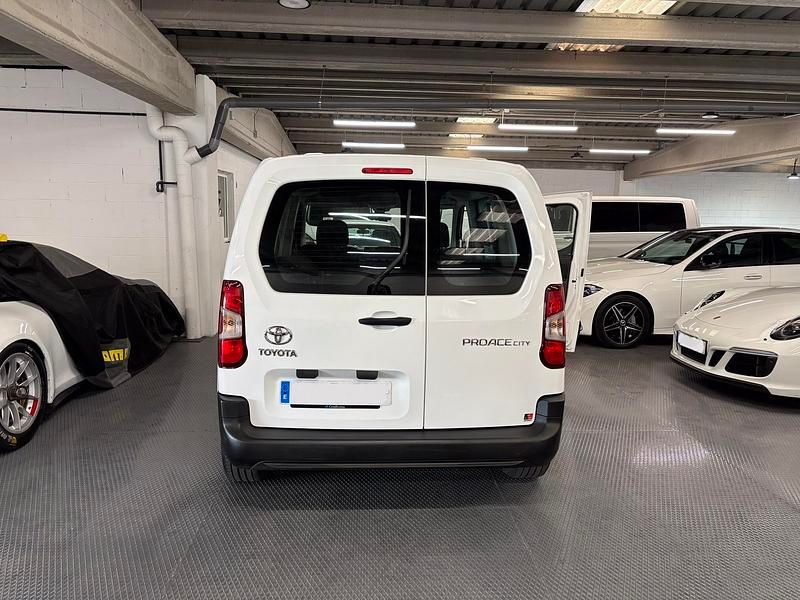 Usado Toyota Proace City City 100 CV (73 kW) 2021 Blanco Monovolumen