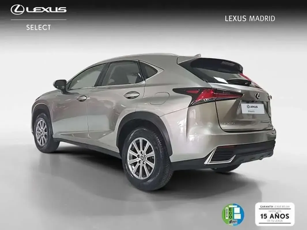 Usado Lexus NX300h Business Edition 197 CV (144 kW) 2018 Plateado SUV