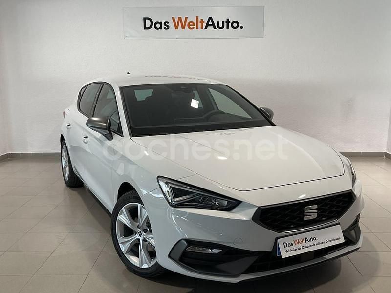 Blanco Usado 2024 Seat Leon FR Berlina | 23.990 € (Buen precio) - Imagen 1/4