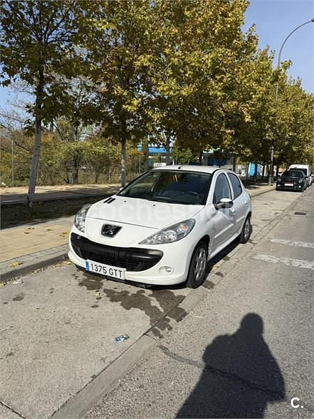 Usado Peugeot 206+ 70 CV (51 kW) 2010 Blanco Utilitario
