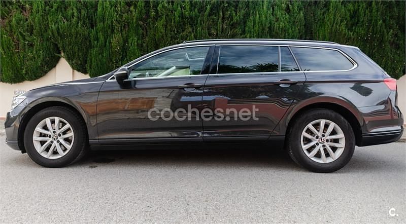 Usado VW Passat 122 CV (89 kW) 2021 Negro Familiar