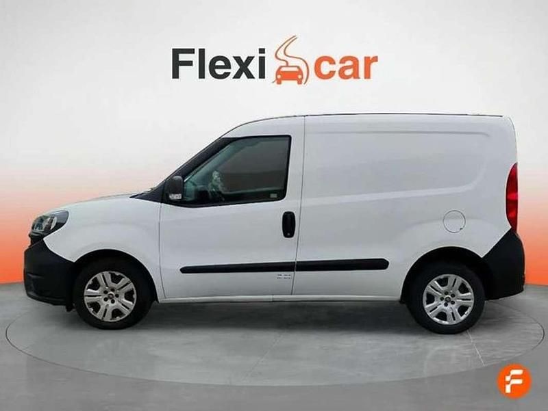 Usado Fiat Doblò Easy Plus 95 CV (69 kW) 2022 Blanco Monovolumen