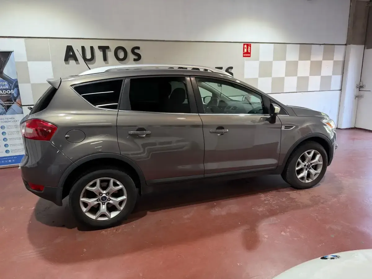 Usado Ford Kuga Trend 140 CV (102 kW) 2011 Gris SUV