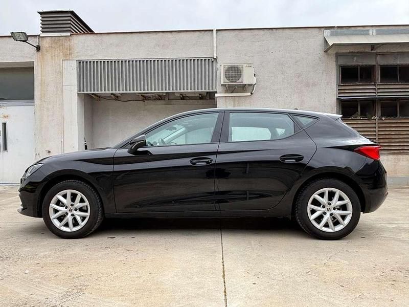 Usado Seat Leon Style 110 CV (80 kW) 2024 Negro SUV