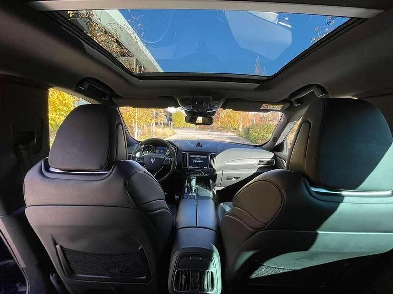 Usado Maserati Levante 350 CV (257 kW) 2020 Azul SUV