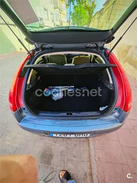 Usado Citroën C4 110 CV (80 kW) 2005 Azul Berlina