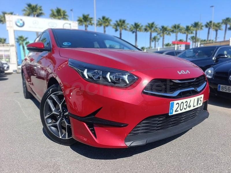 Usado Kia Ceed 136 CV (100 kW) 2022 Rojo Utilitario