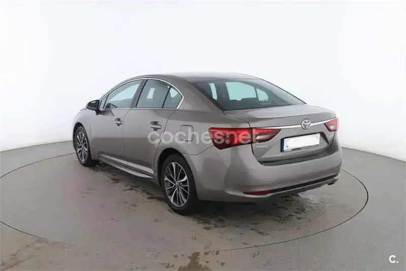 Usado Toyota Avensis Advance 143 CV (105 kW) 2015 Beige Berlina