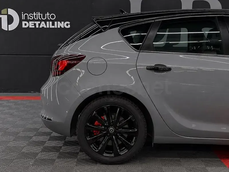 Usado Opel Astra Excellence 140 CV (102 kW) 2015 Gris / plata Berlina
