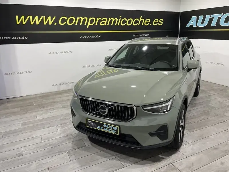 Usado Volvo XC40 Core 211 CV (155 kW) 2023 Verde SUV