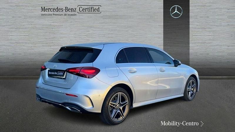 Usado Mercedes A250 AMG line 217 CV (159 kW) 2024 Iridiumsilver, metallic paint Berlina