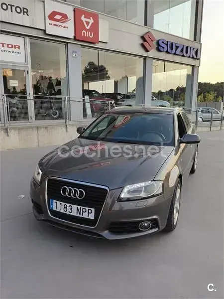Usado Audi A3 Attraction 140 CV (102 kW) 2011 Gris / plata Utilitario