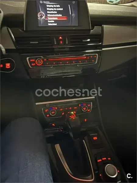 Usado BMW 218 150 CV (110 kW) 2015 Granate Familiar