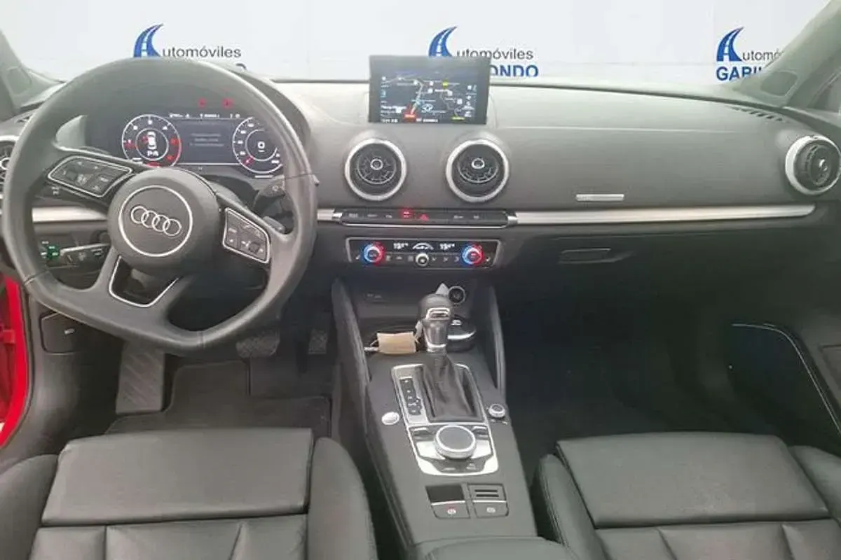 Usado Audi A3 Sportback Design 150 CV (110 kW) 2019 Rojo Utilitario