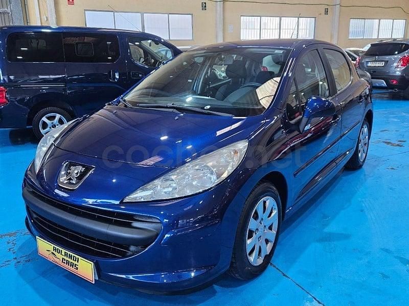 Usado Peugeot 207 75 CV (55 kW) 2009 Azul Berlina