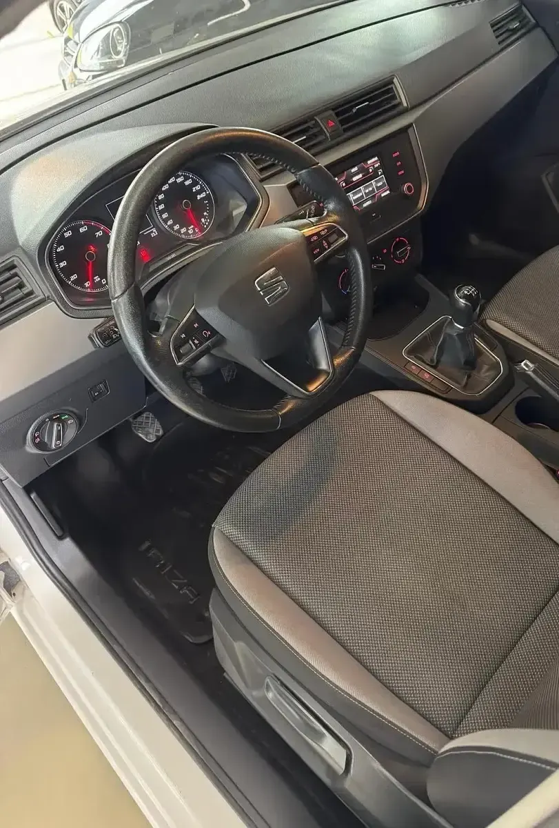 Usado Seat Ibiza Style 115 HP (84 kW) 2018 Branco Citadino