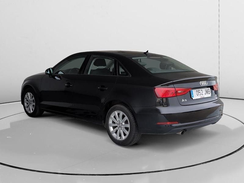 Usado Audi A3 Attraction 110 CV (80 kW) 2016 Negro Berlina